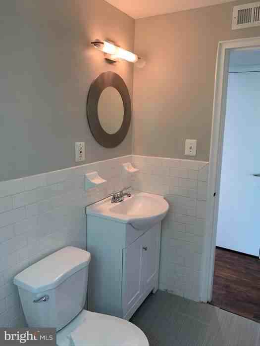 210 Oakwood St Se #305 - Photo 6 of 11