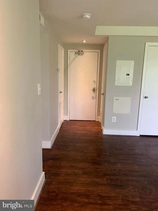 210 Oakwood St Se #305 - Photo 7 of 11