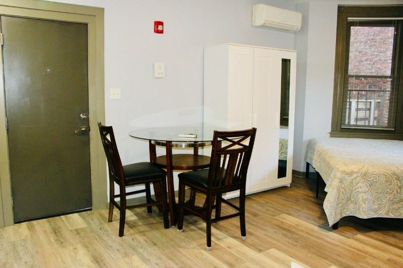 842 Park Ave #6 - Photo 2 of 10