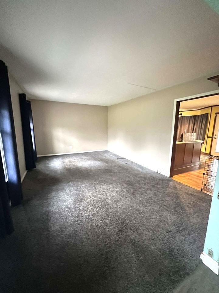 1820 Perry Crossing Rd - Photo 2 of 17