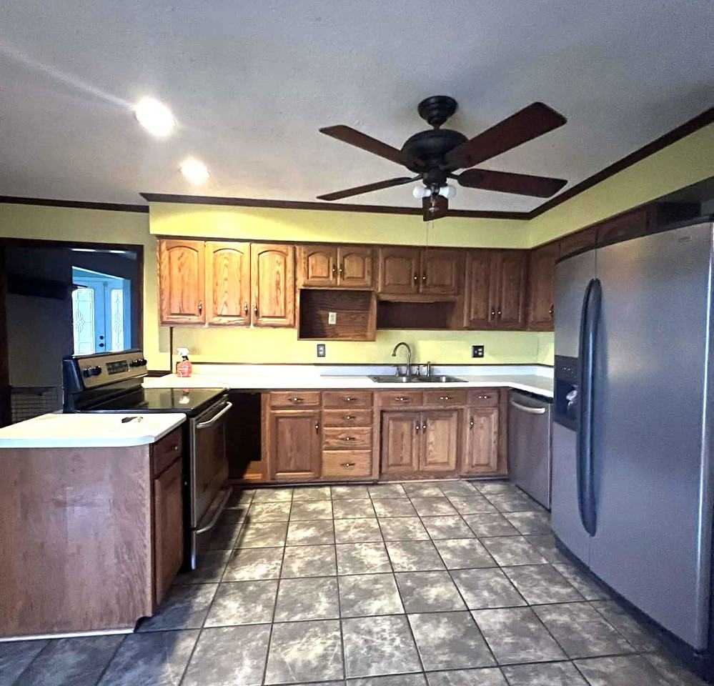 1820 Perry Crossing Rd - Photo 4 of 17