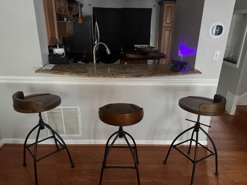 1913 Newhaven Dr - Photo 2 of 10