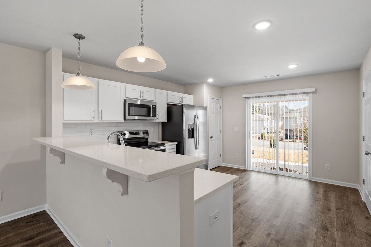 1025 Peony Ln - Photo 5 of 18