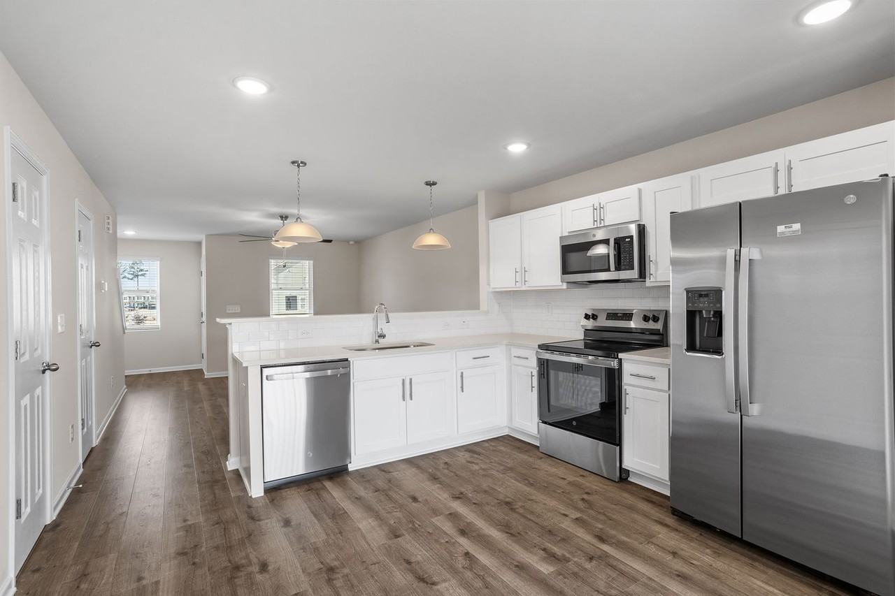 1025 Peony Ln - Photo 6 of 18