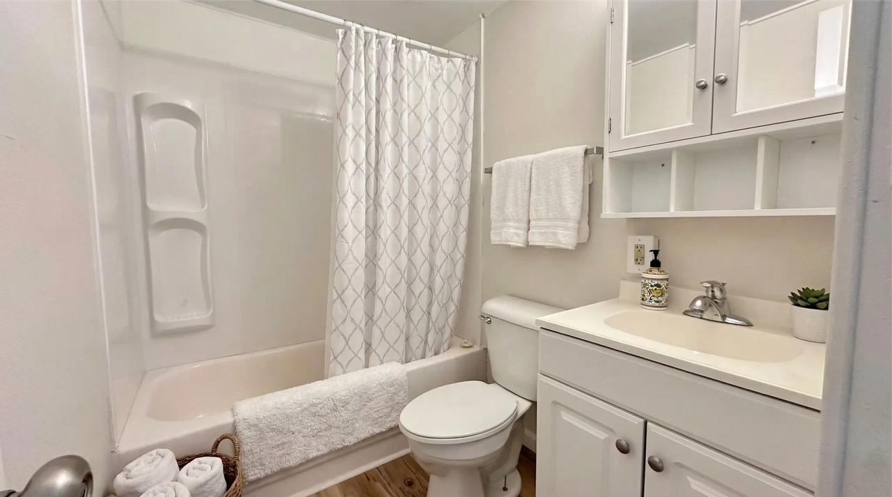 813 Elm St #2 - Photo 7 of 10