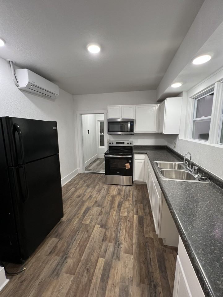 5206 King Hill Ave #C - Photo 2 of 13