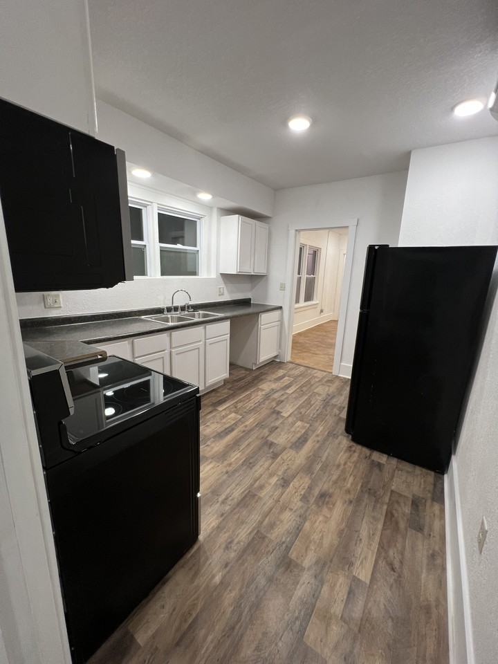 5206 King Hill Ave #C - Photo 3 of 13