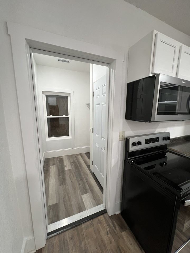 5206 King Hill Ave #C - Photo 4 of 13