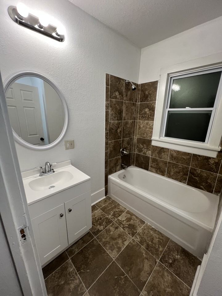 5206 King Hill Ave #C - Photo 7 of 13