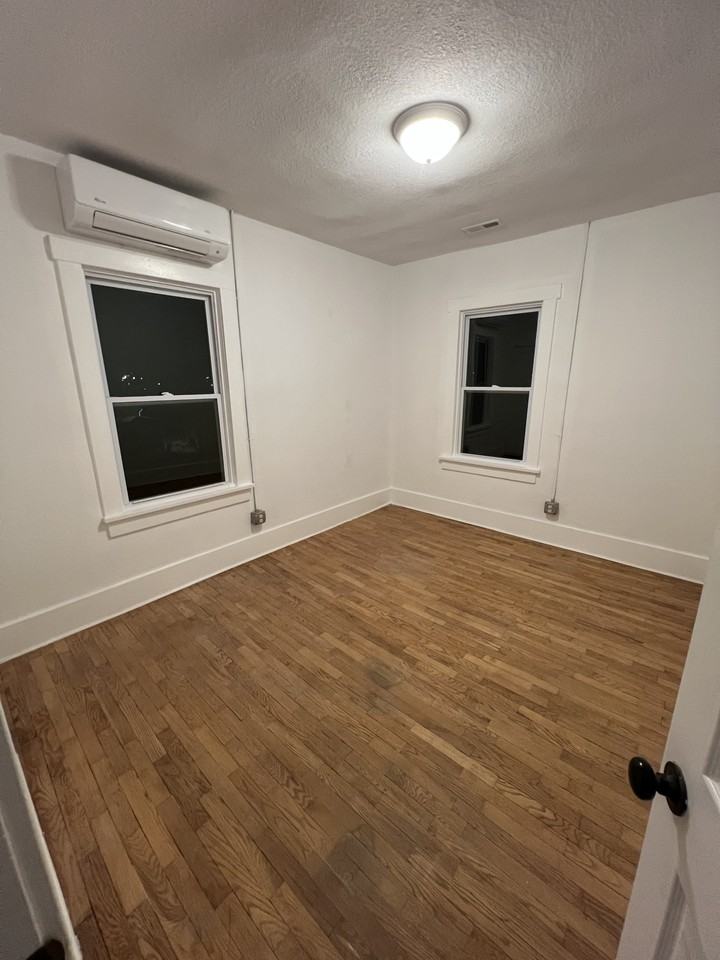 5206 King Hill Ave #C - Photo 7 of 12