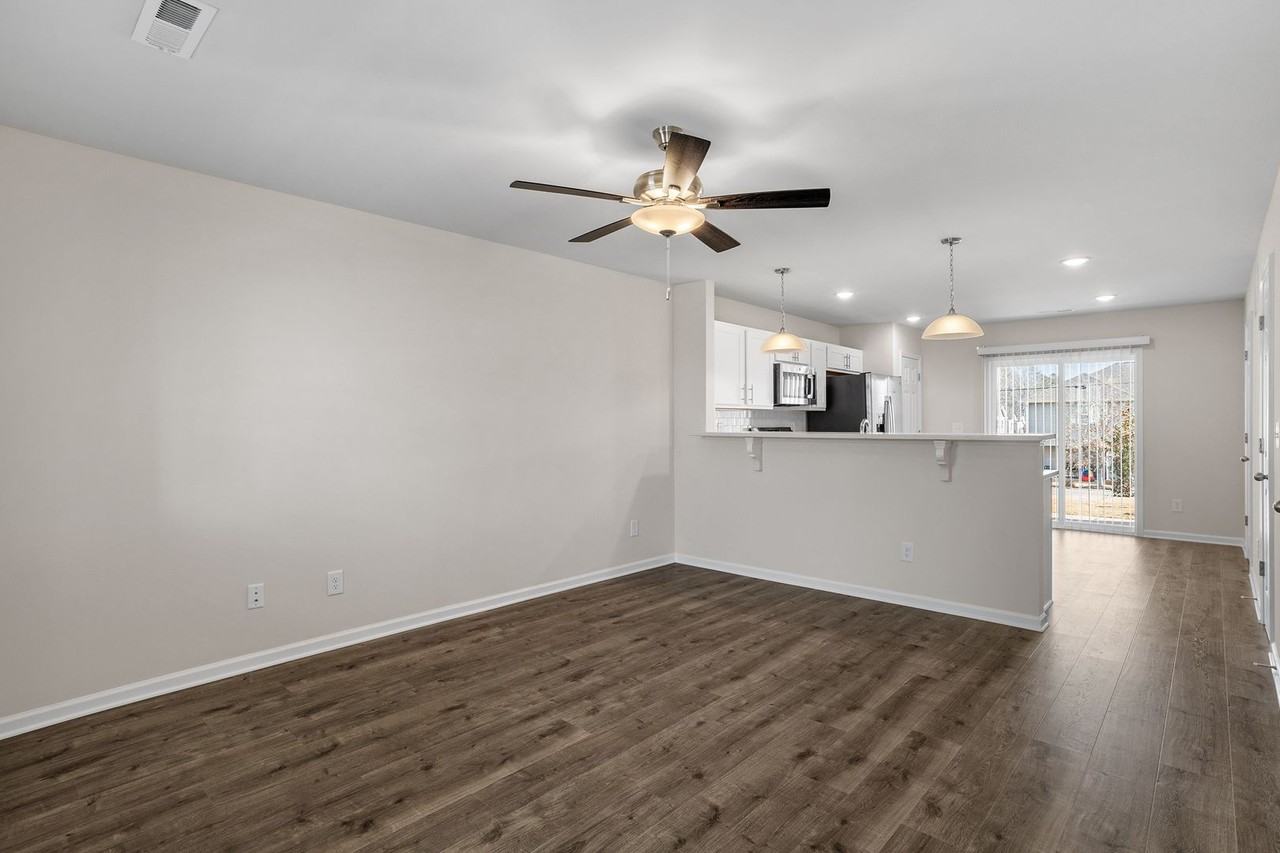 1041 Peony Ln - Photo 2 of 17