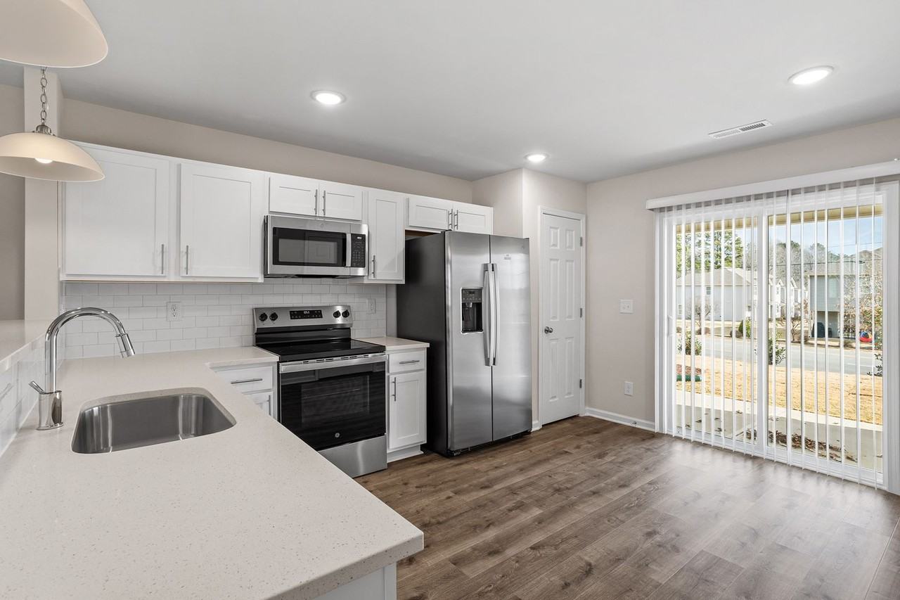 1041 Peony Ln - Photo 6 of 17