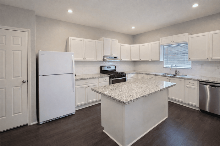 511 W Cleveland St #1 - Photo 2 of 16