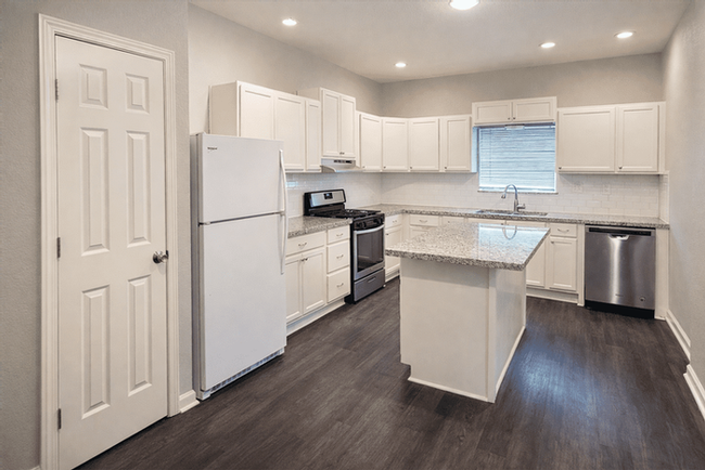 511 W Cleveland St #1 - Photo 6 of 16