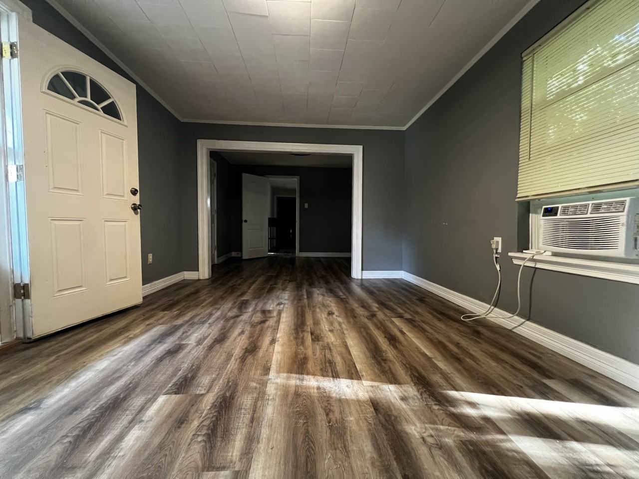 1504 S Hopkins St #NA - Photo 2 of 7