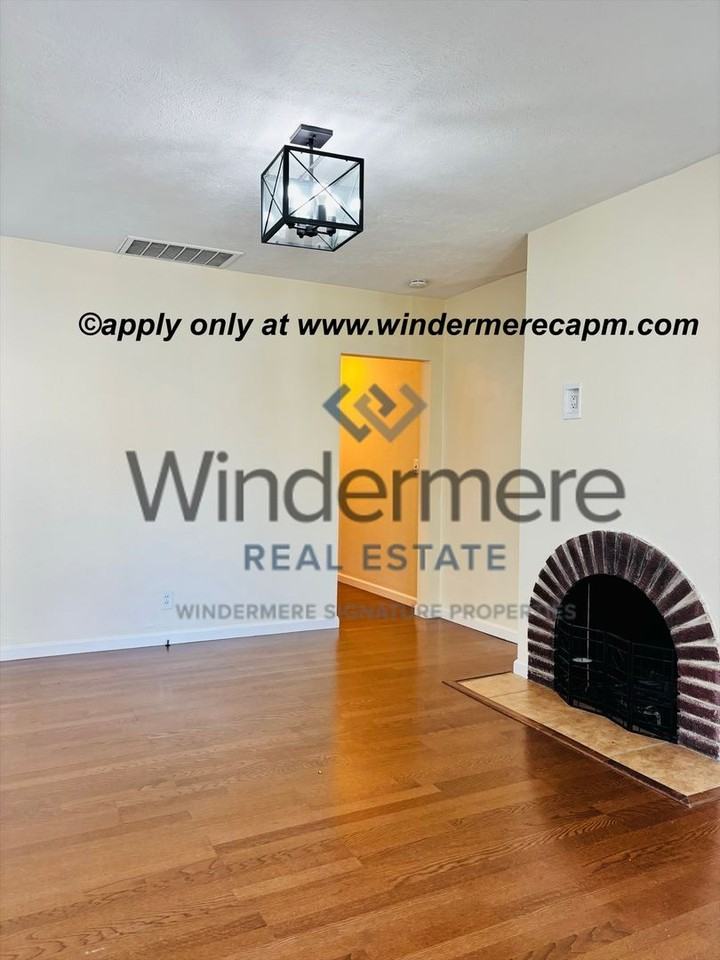 2789 Freeport Blvd - Photo 5 of 21