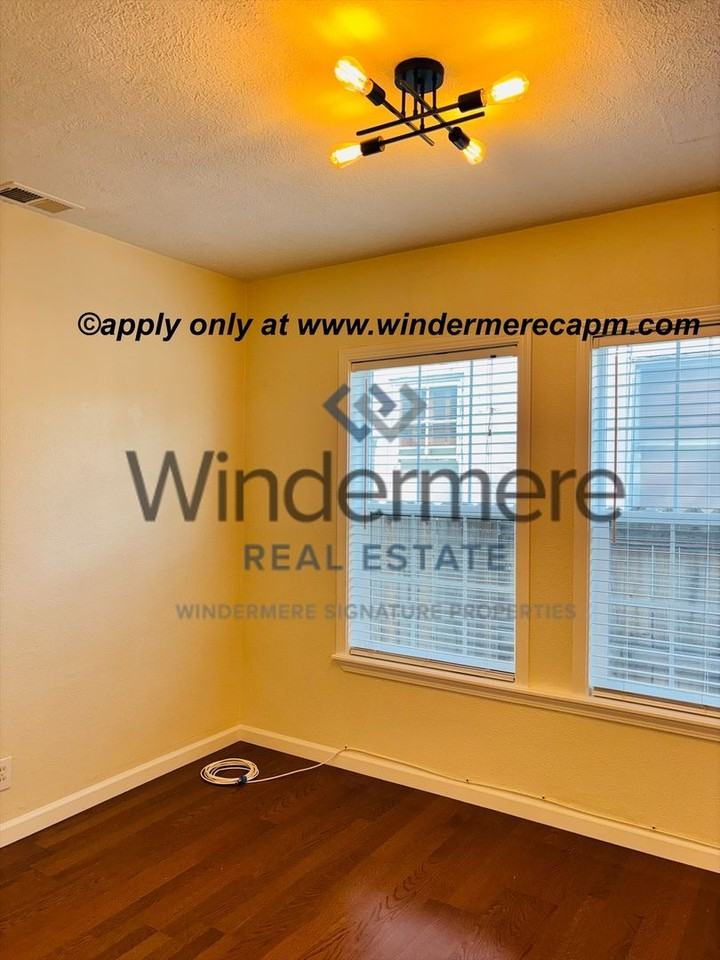 2789 Freeport Blvd - Photo 6 of 21