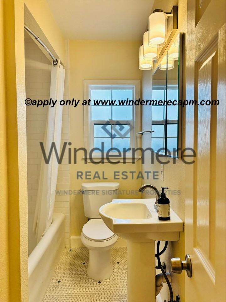 2789 Freeport Blvd - Photo 7 of 21