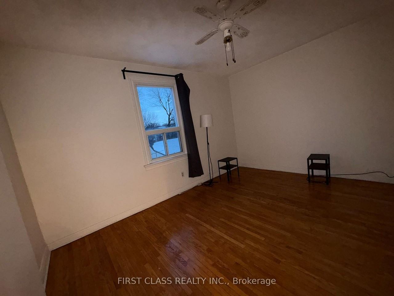 2471 Gerrard Street East - Photo 5 of 11