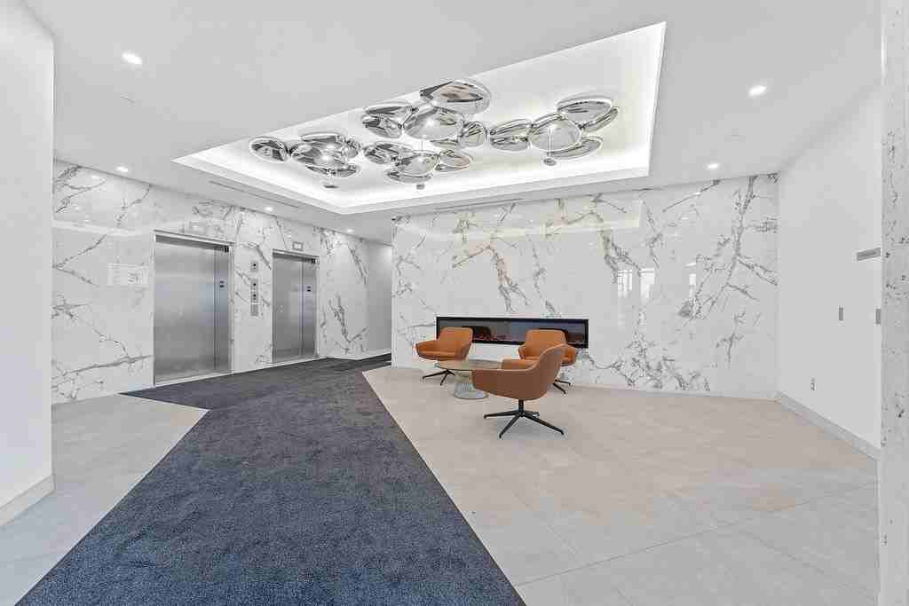 360 Deschâtelets Avenue #503 - Photo 2 of 27