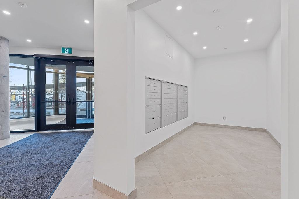 360 Deschâtelets Avenue #503 - Photo 3 of 27