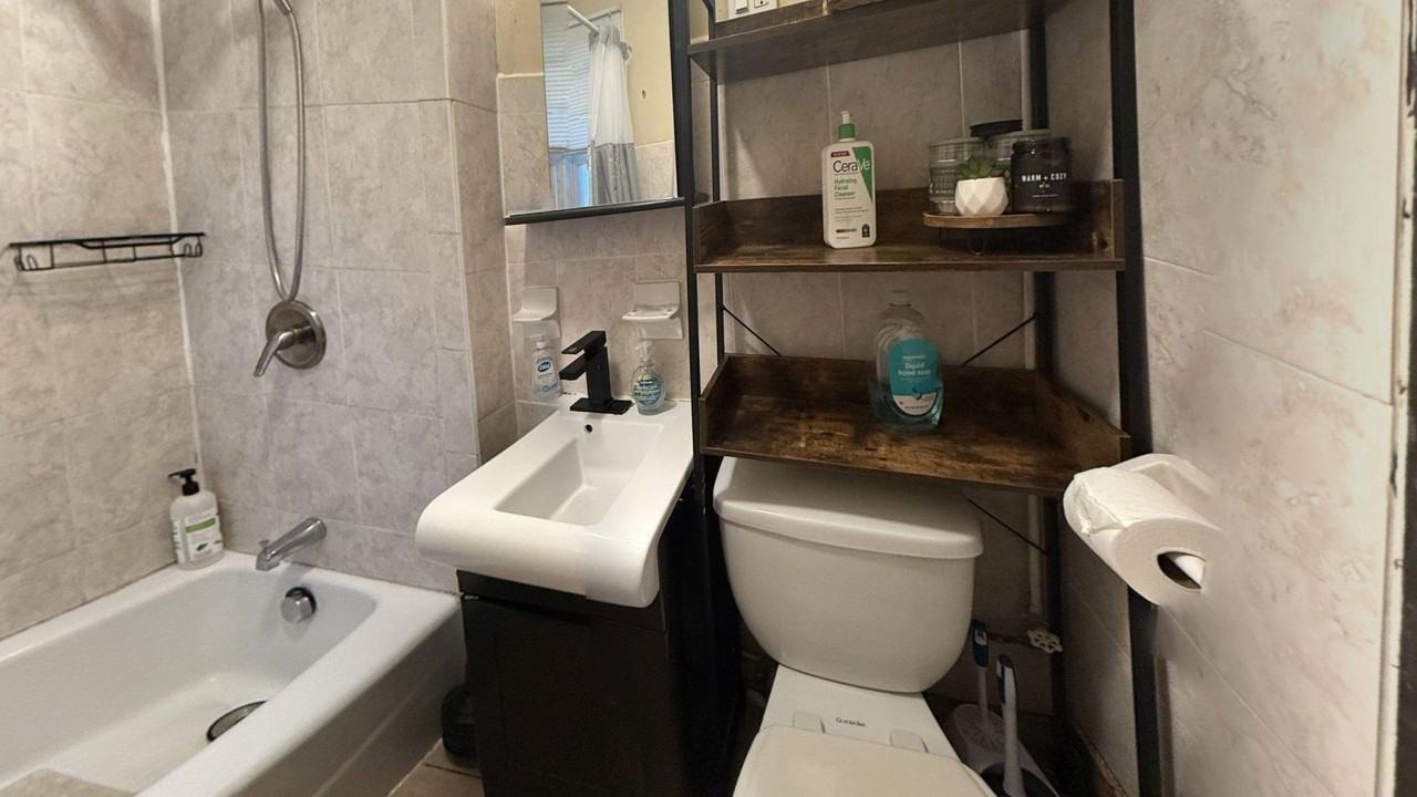 18 Webster Ave #3ROOMC - Photo 4 of 7