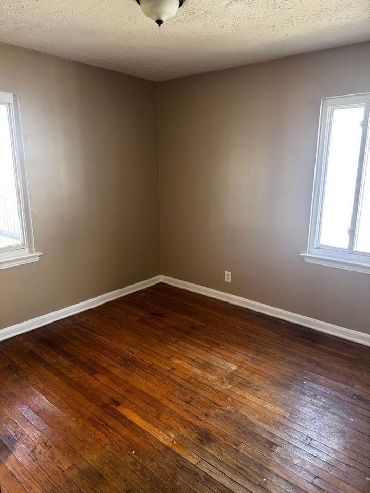 15305 Benhoff Dr - Photo 3 of 9