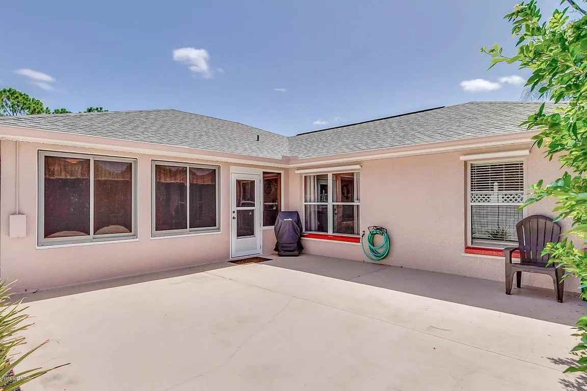 527 Sauders Rd Se #NA - Photo 2 of 5