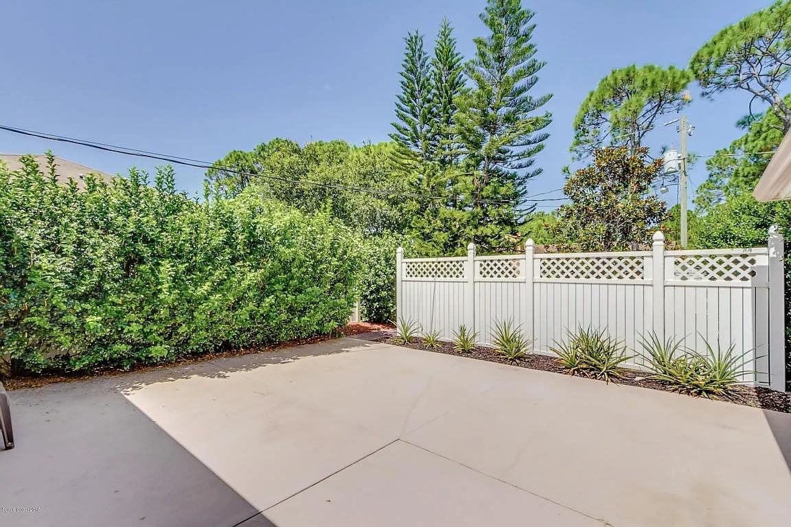 527 Sauders Rd Se #NA - Photo 3 of 5