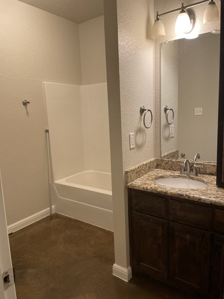 440 S Evans St #B - Photo 3 of 8