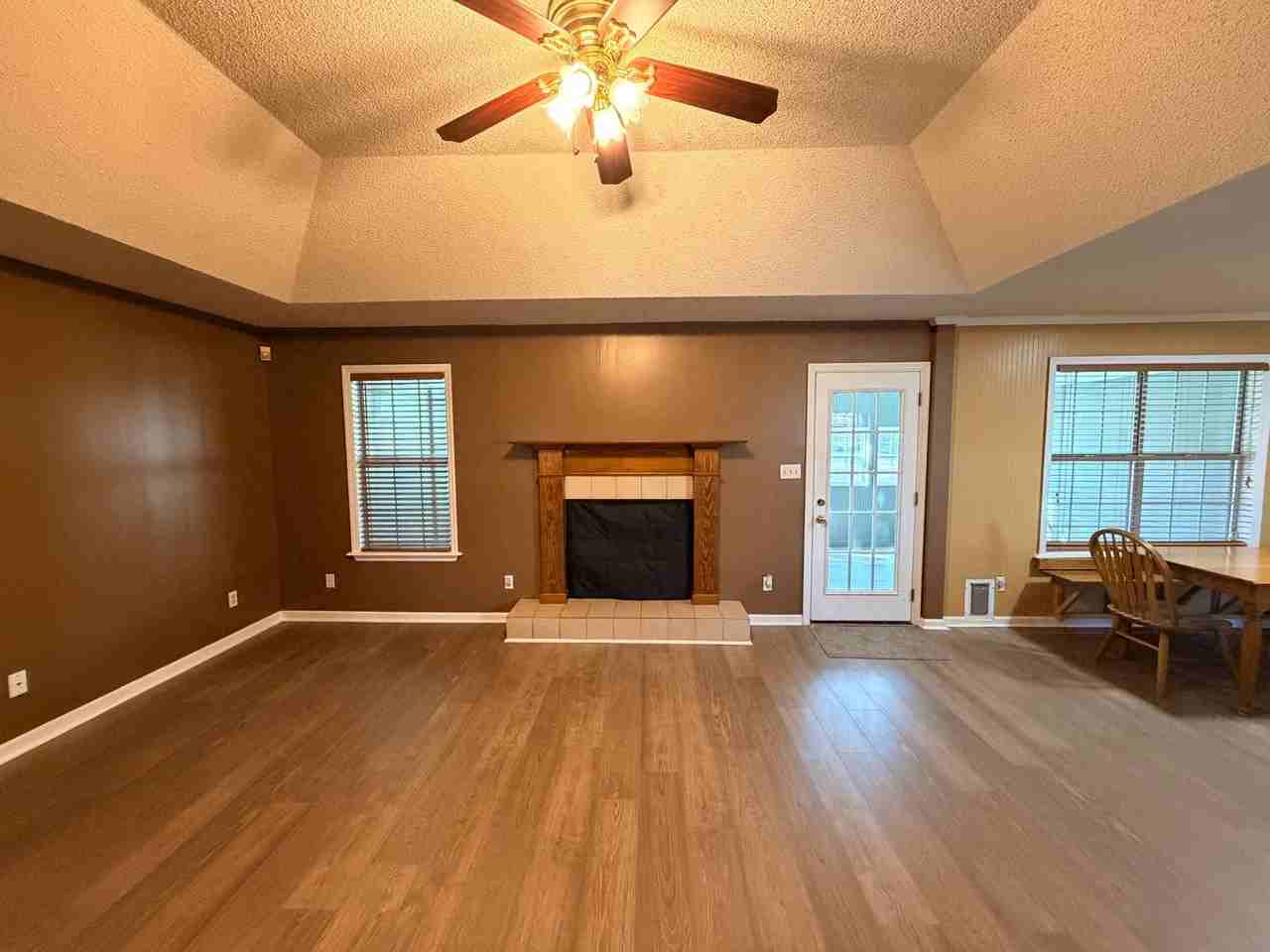 3919 Stratford Cir - Photo 6 of 38