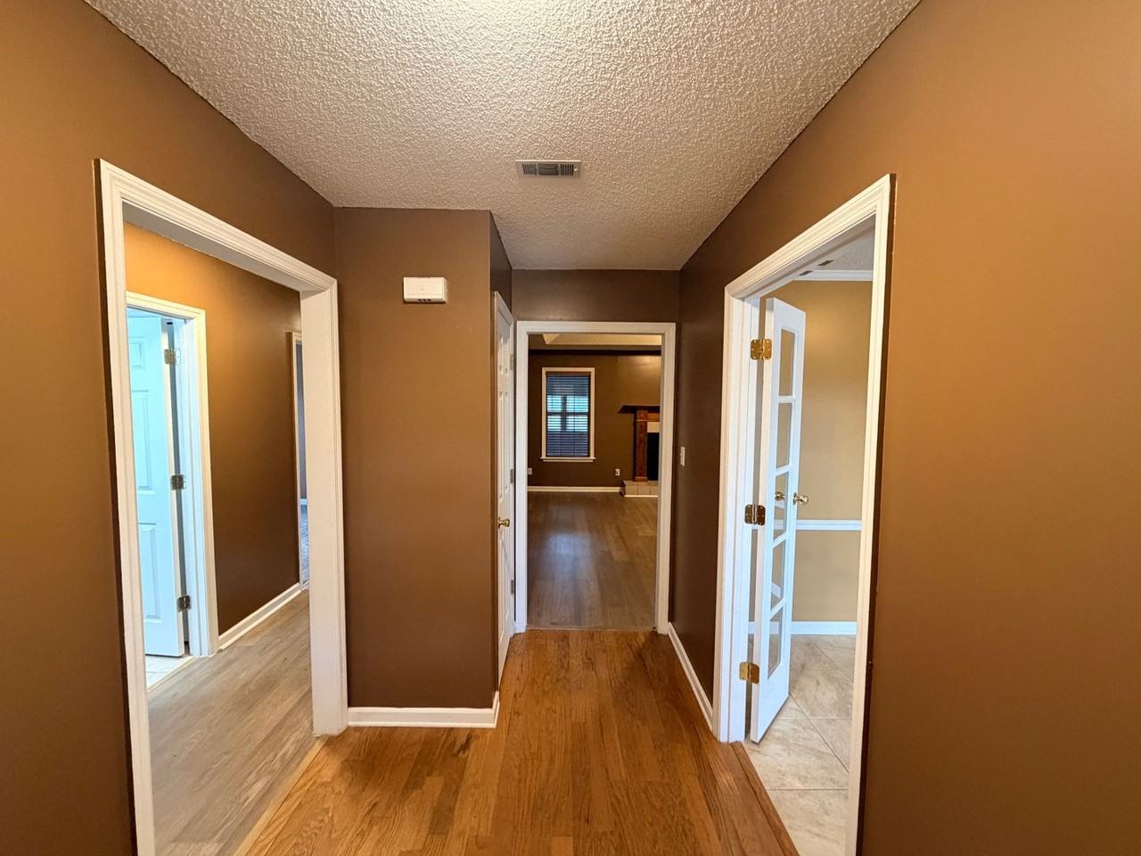 3919 Stratford Cir - Photo 3 of 38