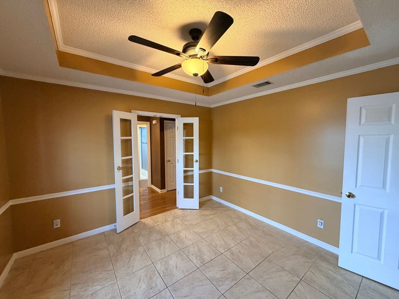 3919 Stratford Cir - Photo 5 of 38