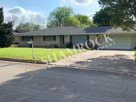 444 Topeka Dr - Photo 1 of 1