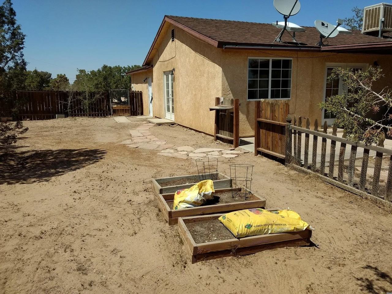 11125 Smoke Tree Rd #1 - Photo 4 of 21