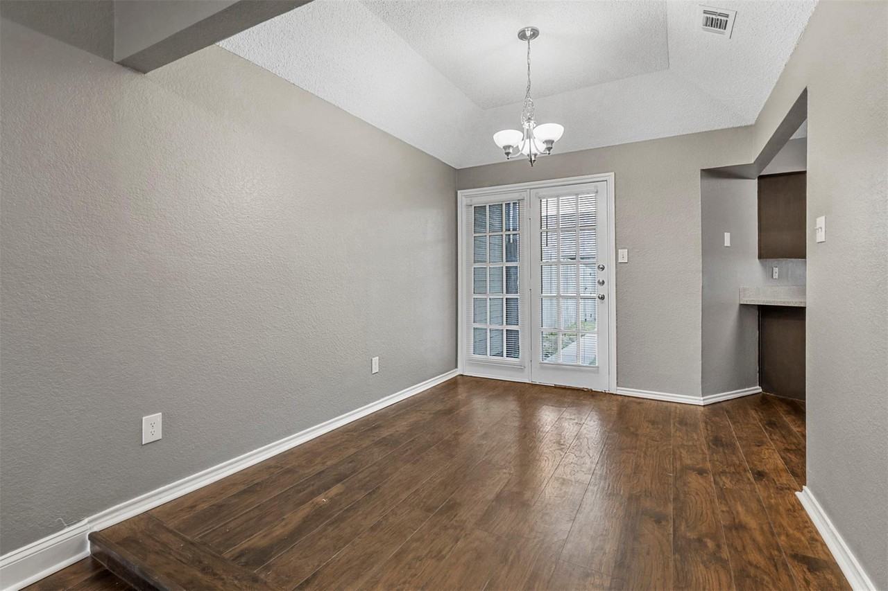 814 Custer St #1 - Photo 4 of 17