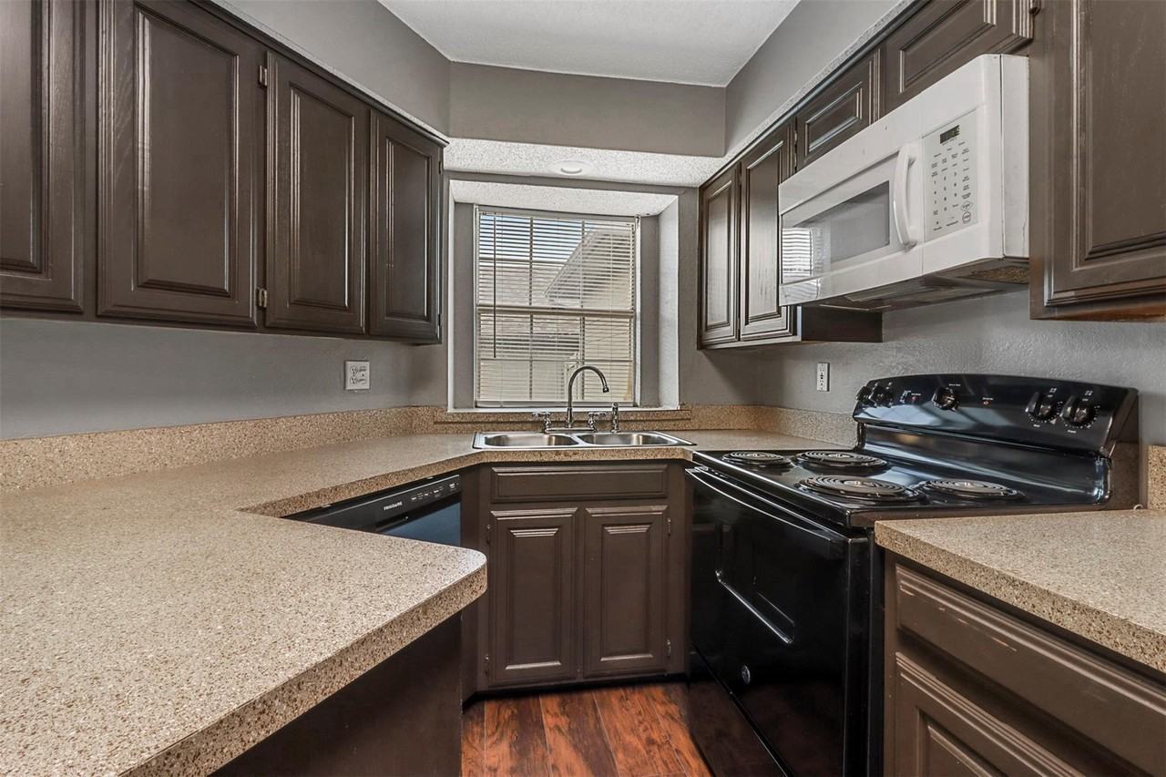 814 Custer St #1 - Photo 6 of 17