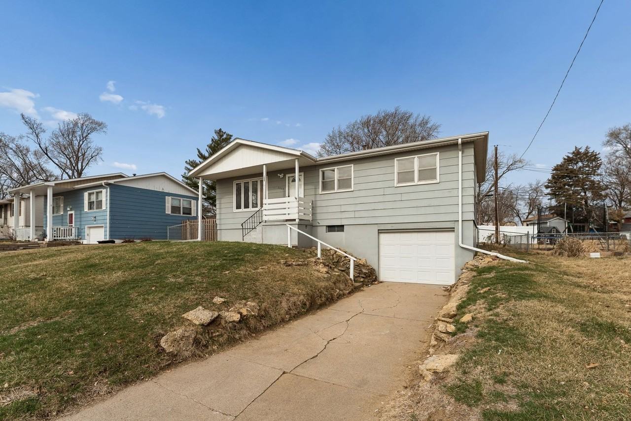 7008 S 78th St - Photo 2 of 40