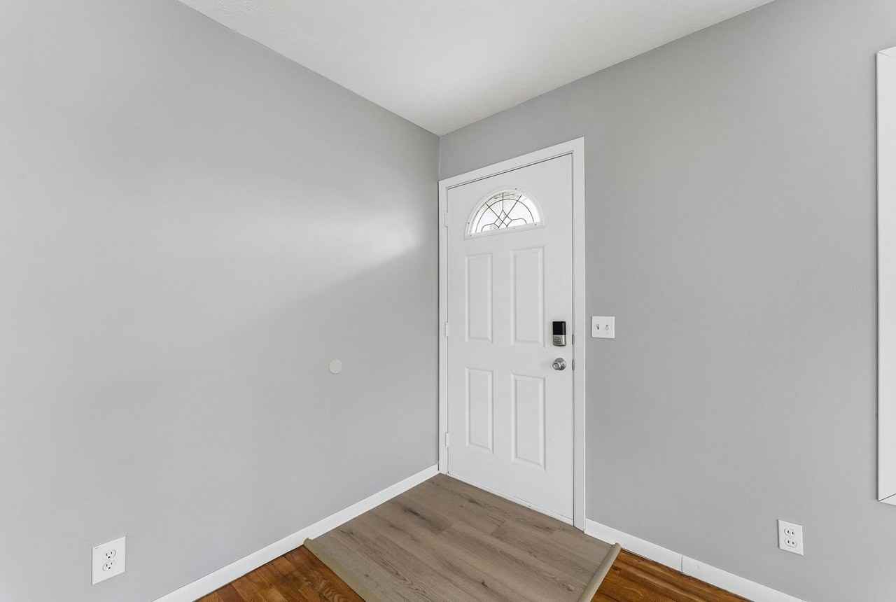 7008 S 78th St - Photo 7 of 40