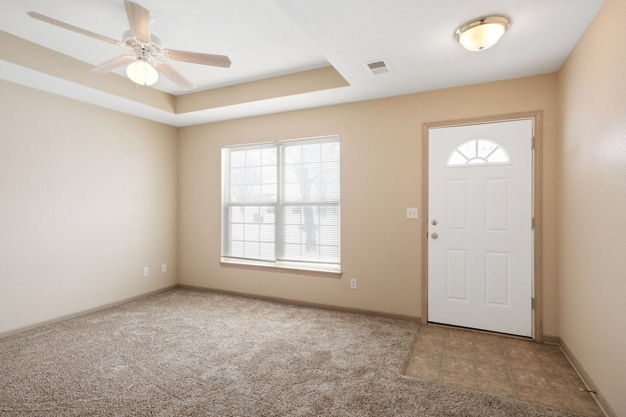 400 Ne 6th St Apt B - Photo 2 of 15