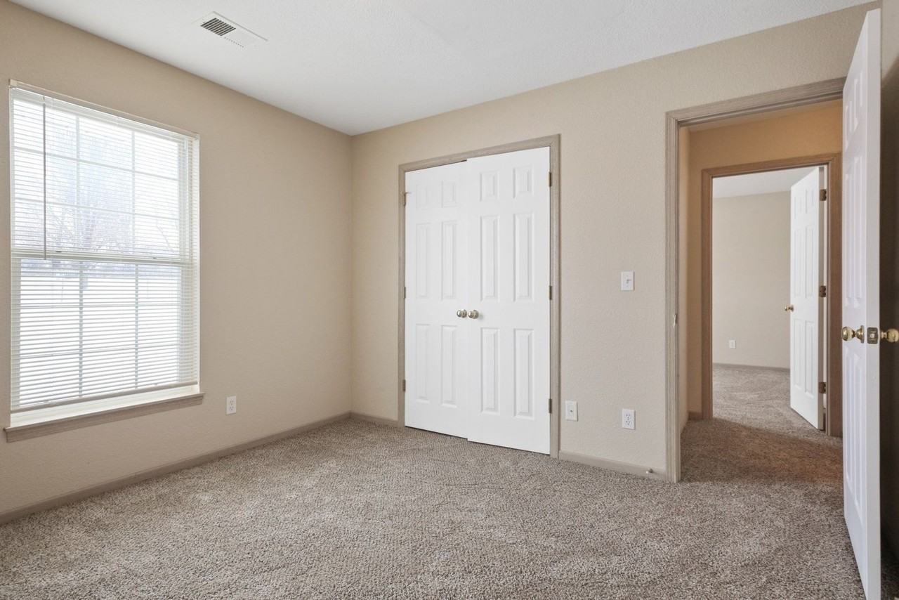 400 Ne 6th St Apt B - Photo 4 of 15