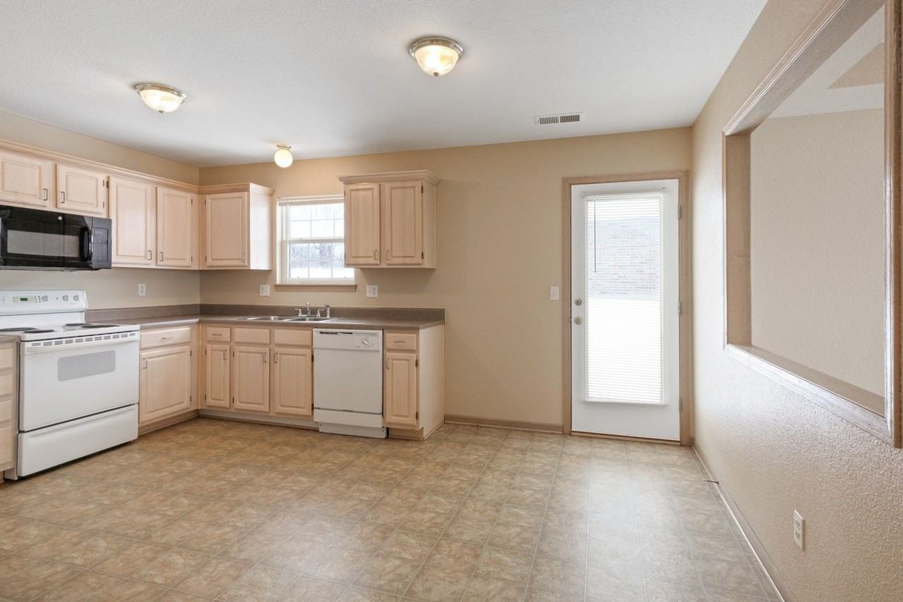 400 Ne 6th St Apt B - Photo 5 of 15