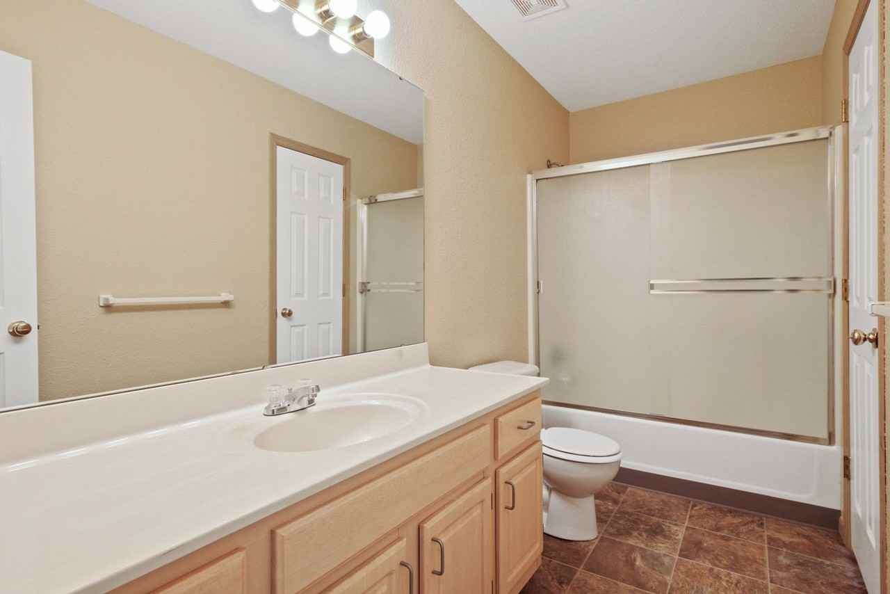 400 Ne 6th St Apt B - Photo 7 of 15