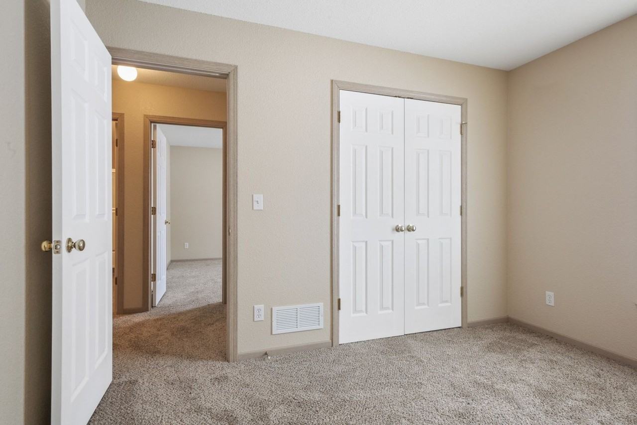 400 Ne 6th St Apt B - Photo 2 of 15