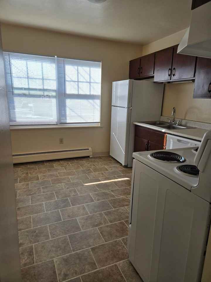 Sheridan Park and Holiday Manor - Photo 2 of 12