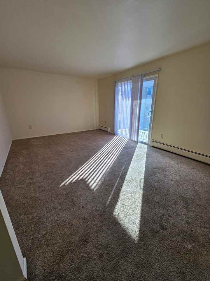 Sheridan Park and Holiday Manor - Photo 3 of 12