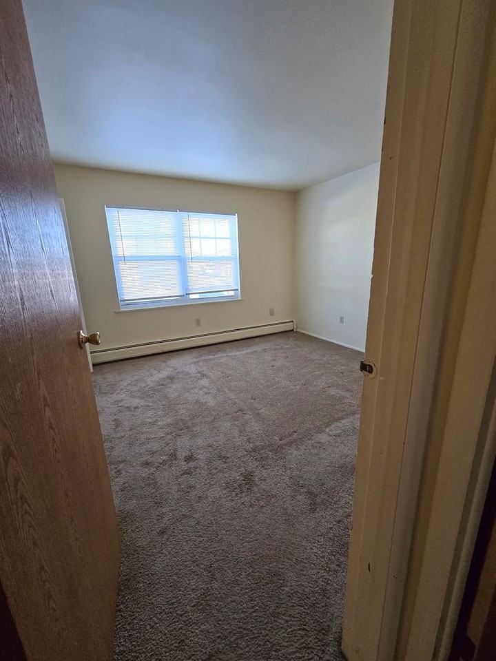 Sheridan Park and Holiday Manor - Photo 5 of 12