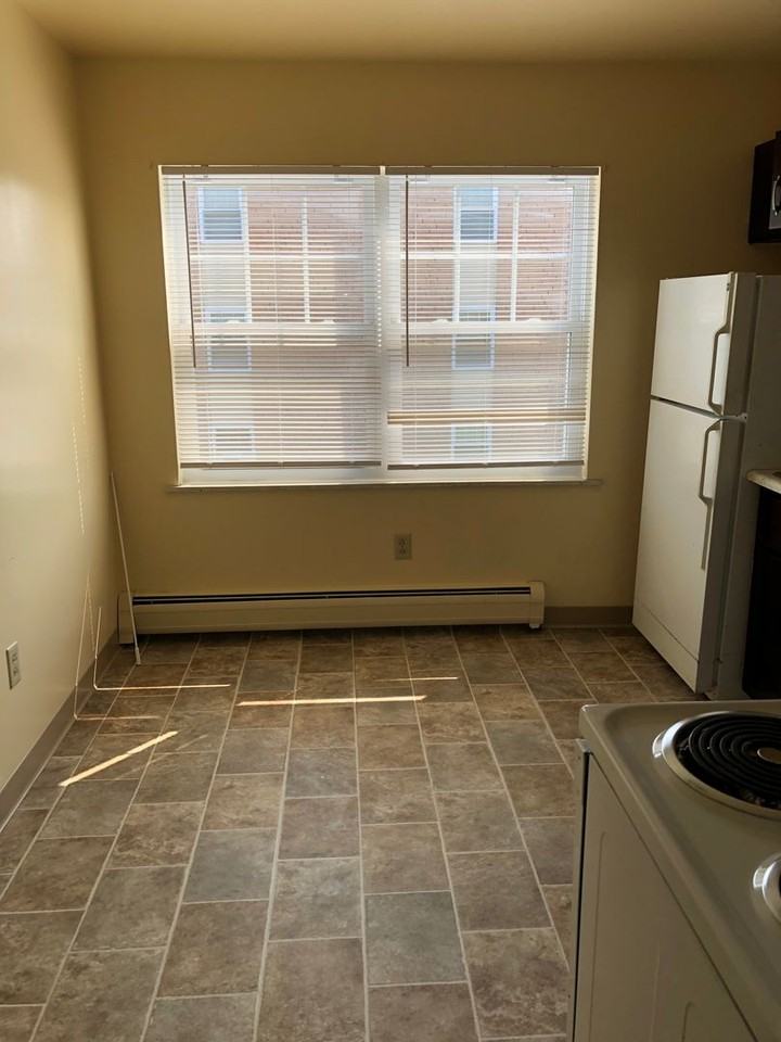 Sheridan Park and Holiday Manor - Photo 2 of 48