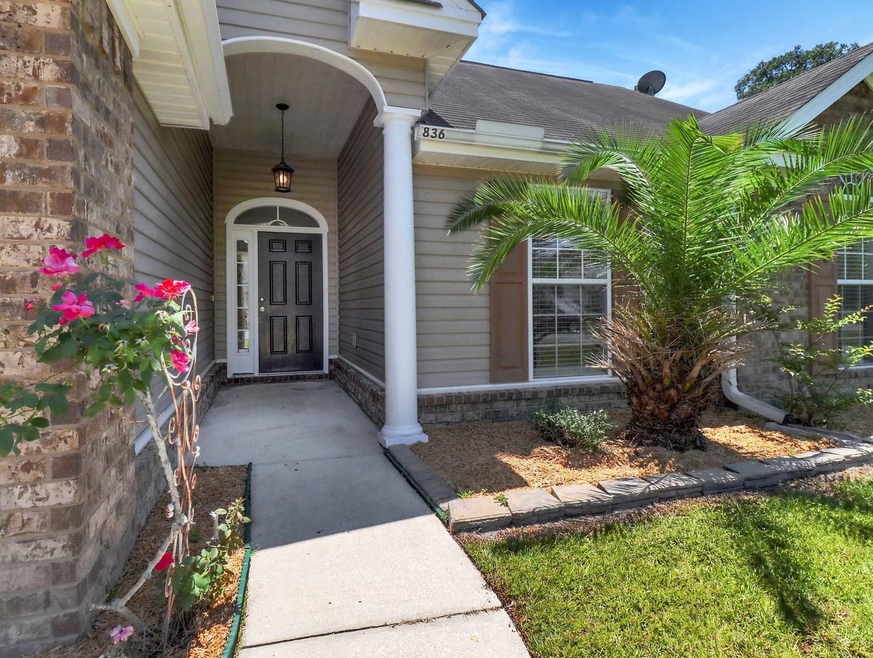 836 Laurel Hill Cir - Photo 3 of 30