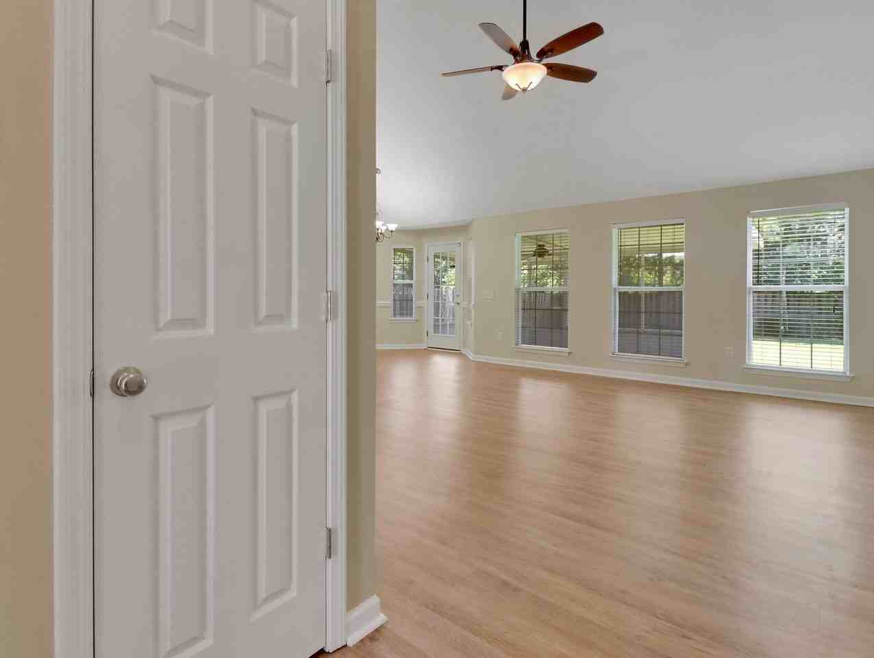 836 Laurel Hill Cir - Photo 4 of 30